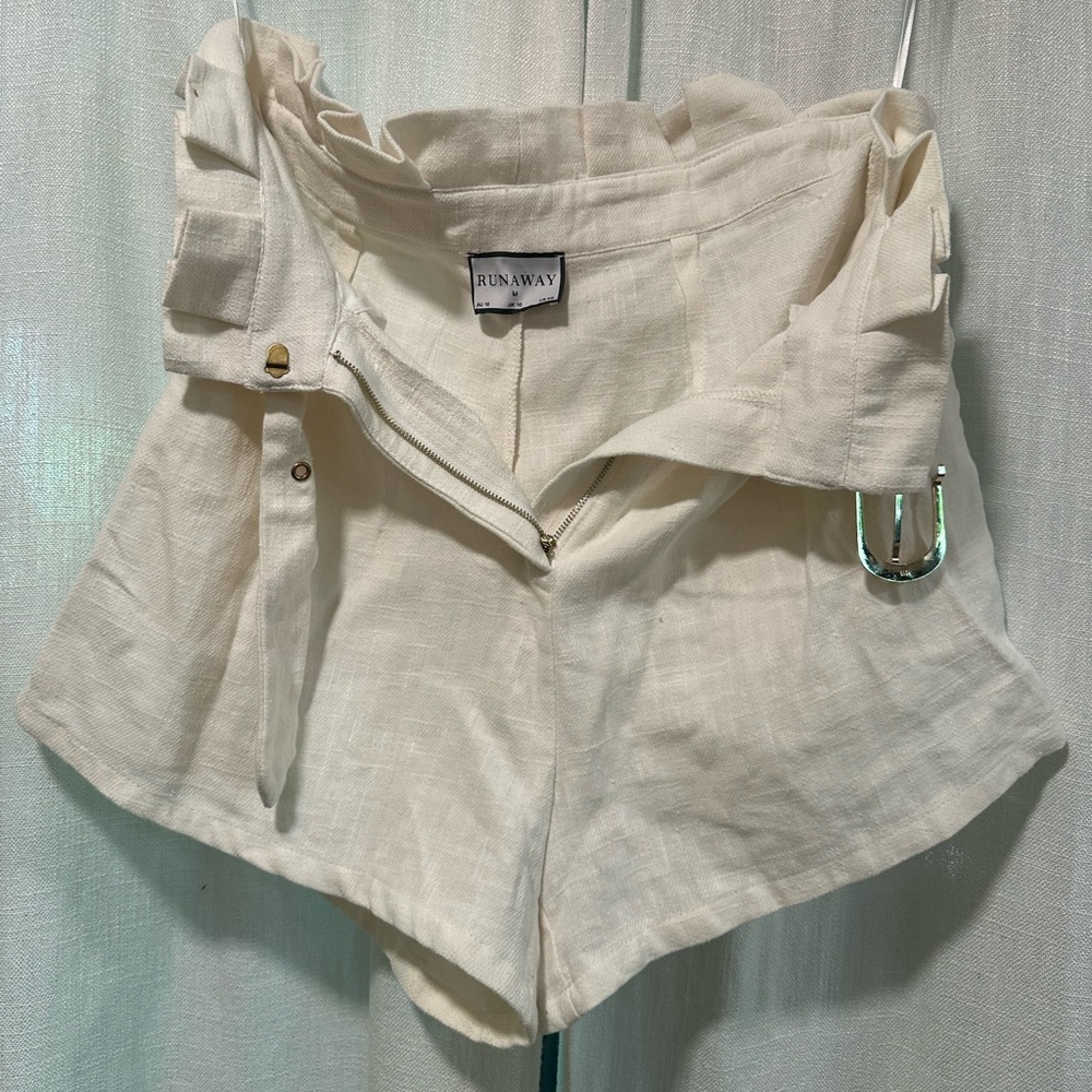 Belle Paperbag Shorts in Cream - Picture 3 of 5
